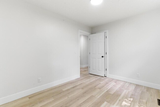 Building Photo - 4351 Redonda Ln