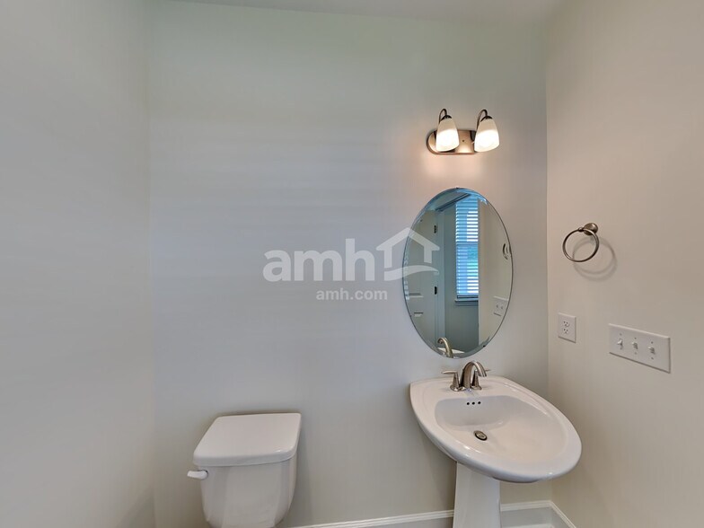 Building Photo - 607 Drema Ct