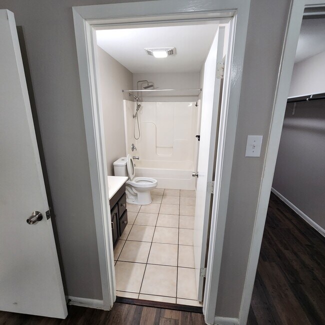 Building Photo - Deer Park Apartments - 1407