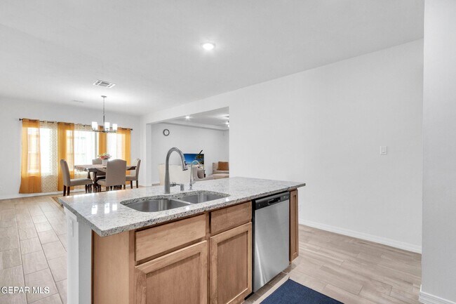 Building Photo - 14509 Johnny Mata Dr