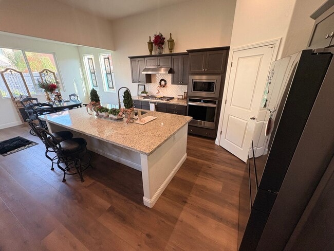 Building Photo - Beautiful 4 bedroom home for rent in Visalia, CA