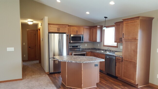 Building Photo - 3984 Stone Point Dr NE