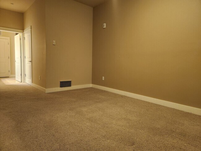 Building Photo - Washington Ave #306