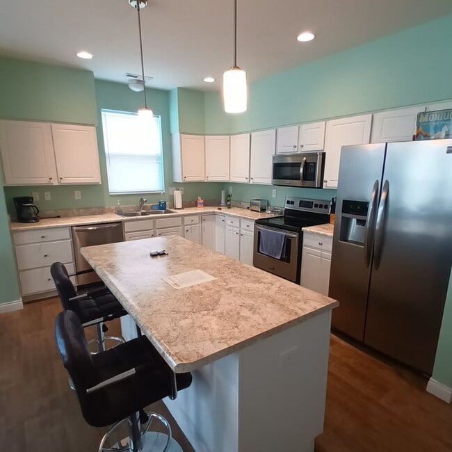 Building Photo - 3 Bd 2.5 Ba