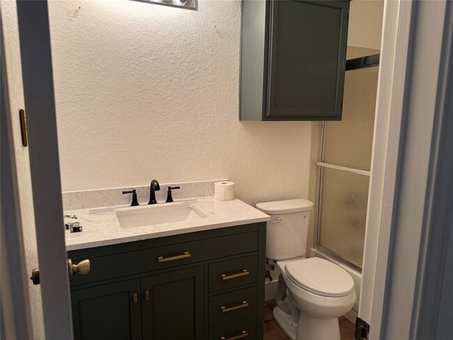 Building Photo - 709 Shade Tree Dr