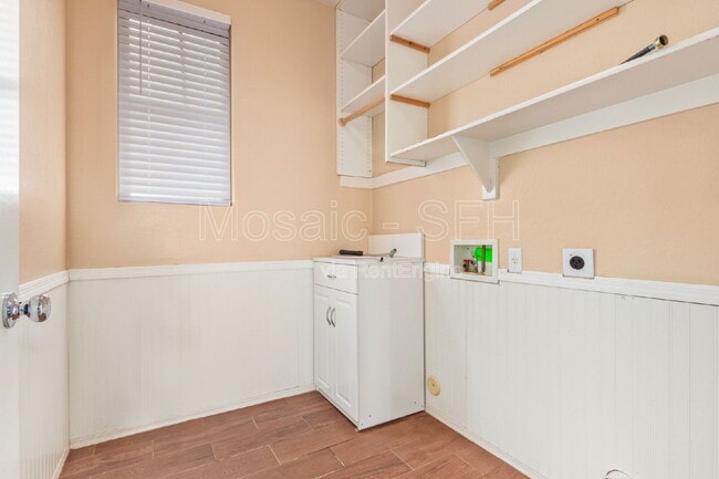 Building Photo - 3018 S 102nd Ln