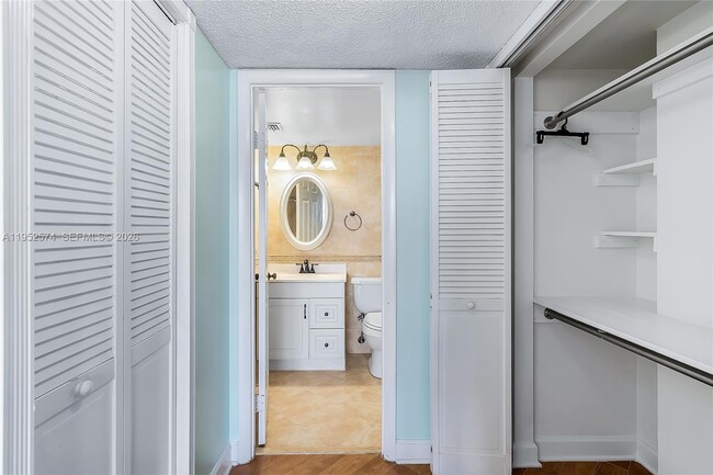 Building Photo - 2025 NE 164th St