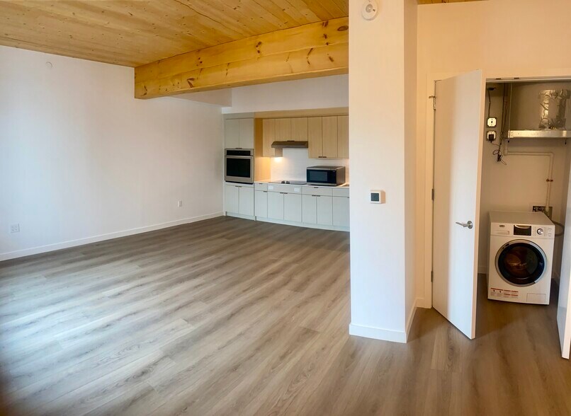 Building Photo - 154 Broadway