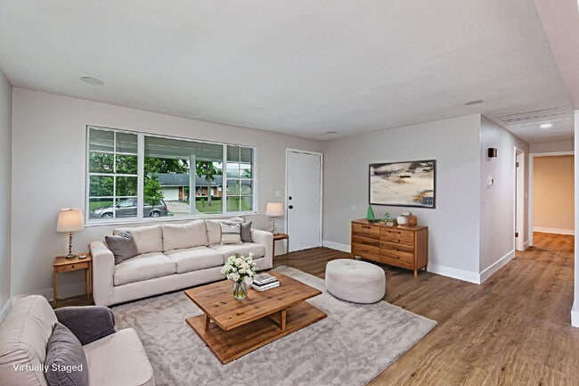 Building Photo - 722 Castro Ln