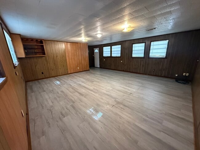 Building Photo - 4848 Saphire Ave