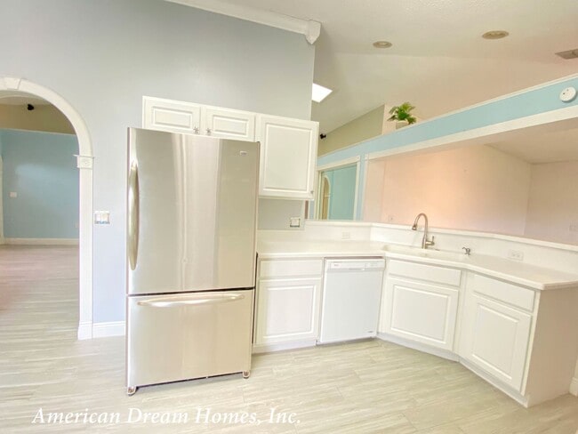 Building Photo - Wonderful Home in Andover Lakes!