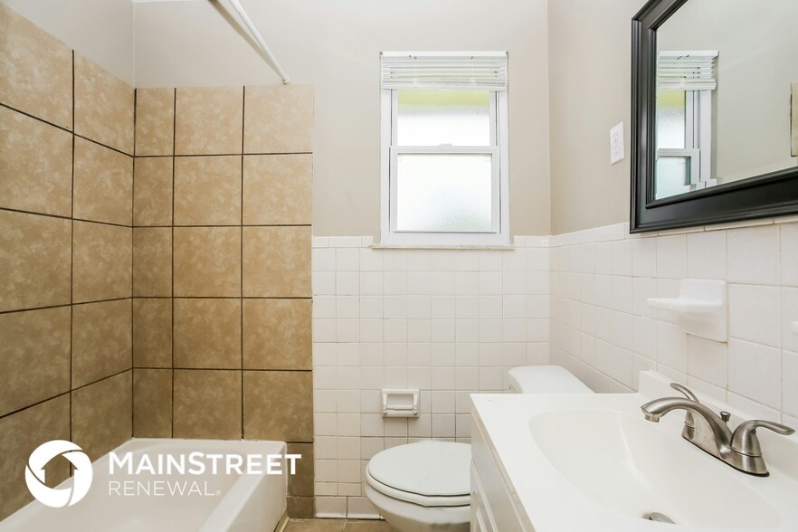 Building Photo - 1305 Coburg Rd