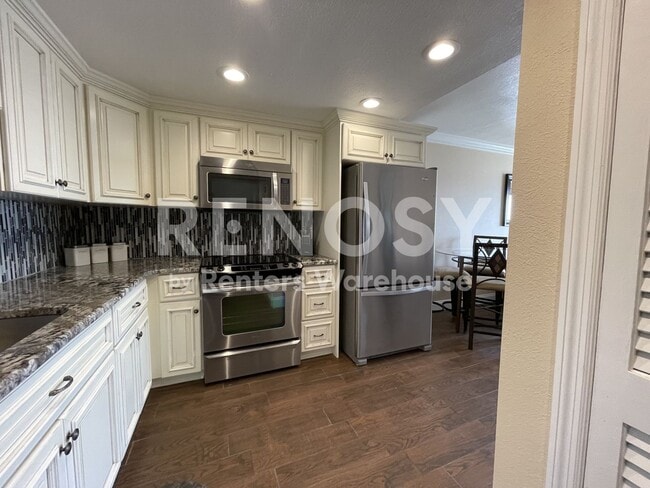 Building Photo - Spacious Condo in Clearwater Beach with Awesome Views