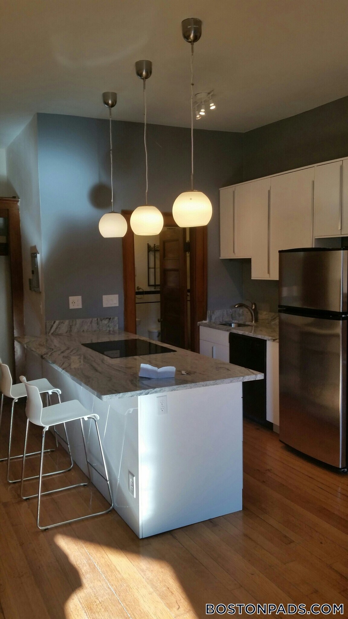 Building Photo - 849 Beacon St