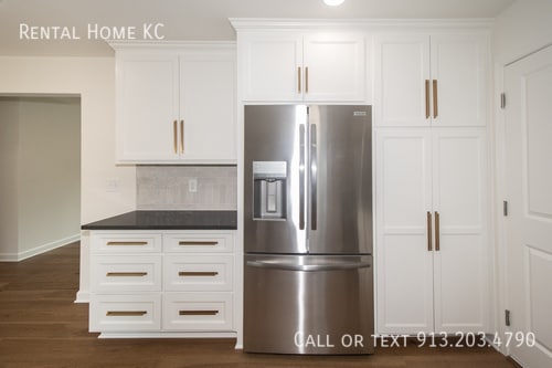 Building Photo - 8400 W 93rd St