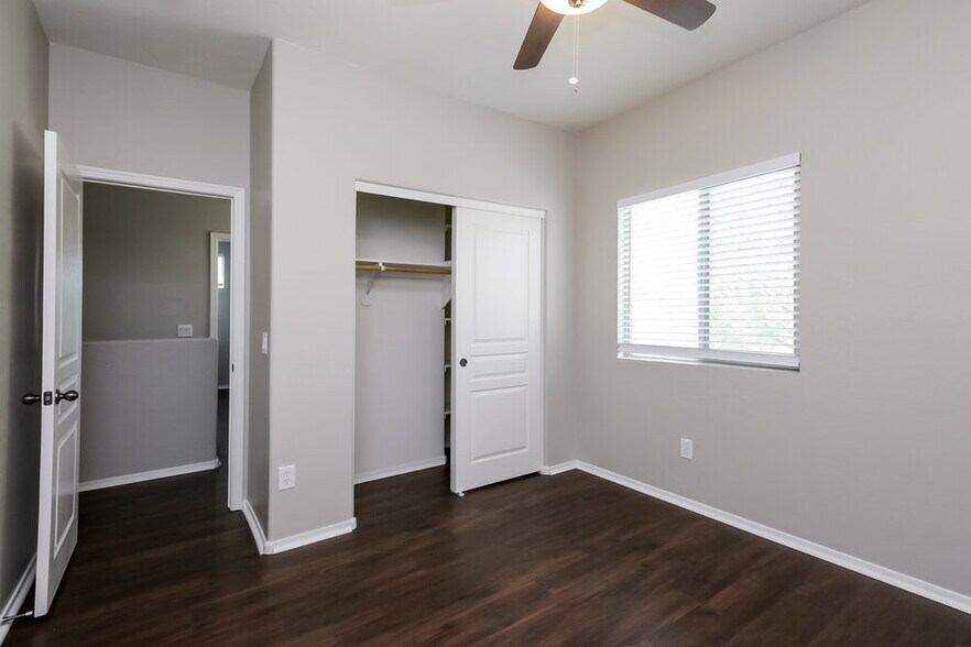 Building Photo - 311 S Travis