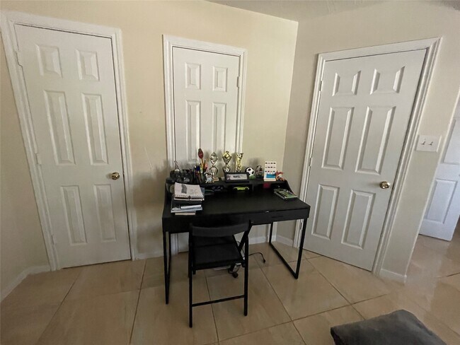 Building Photo - 26864 Calgary Pointe Dr