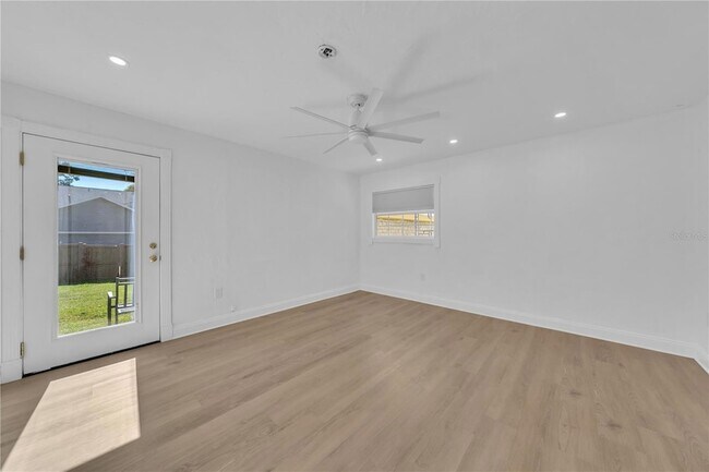 Building Photo - 314 W Frances Ave