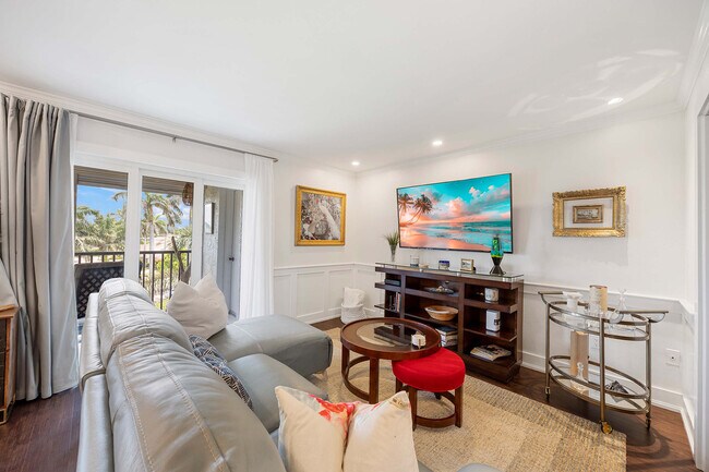 Building Photo - 555 Park Shore Dr