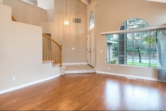 Building Photo - Solar - Huge Savings - 4 Bedrooms - 3 Bath...