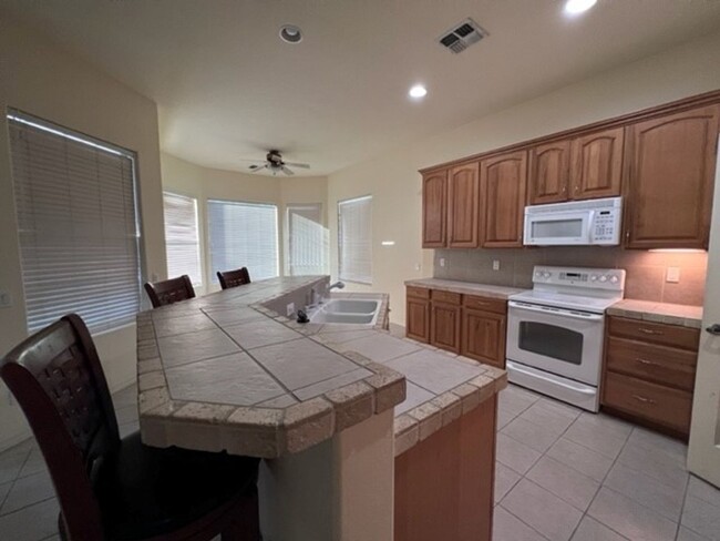 Building Photo - Laughlin Ranch 3 Bedroom