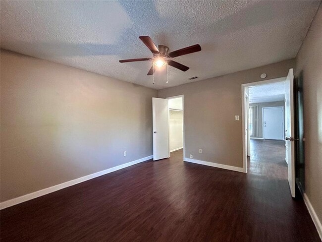 Building Photo - 1500 No Mor Cove