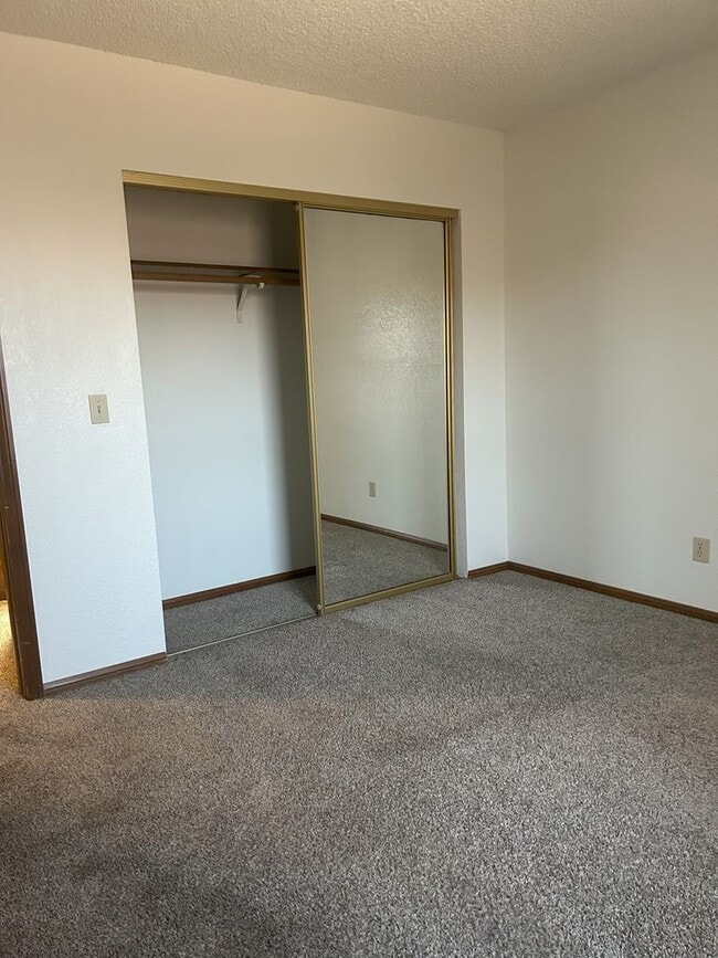 Building Photo - K-1084