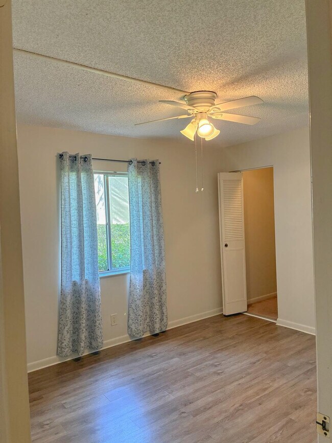 Building Photo - 339 Knotty Pine Cir