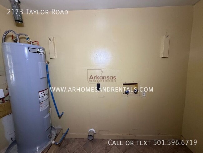 Building Photo - 217B Taylor Road-