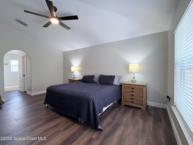 Building Photo - 2015 Canopy Dr