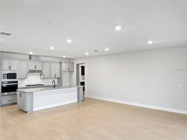 Building Photo - 15209 Willow Ridge Dr