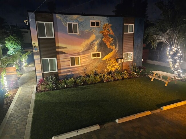 Building Photo - Encinitas Renovated Two Bedroom Apartment