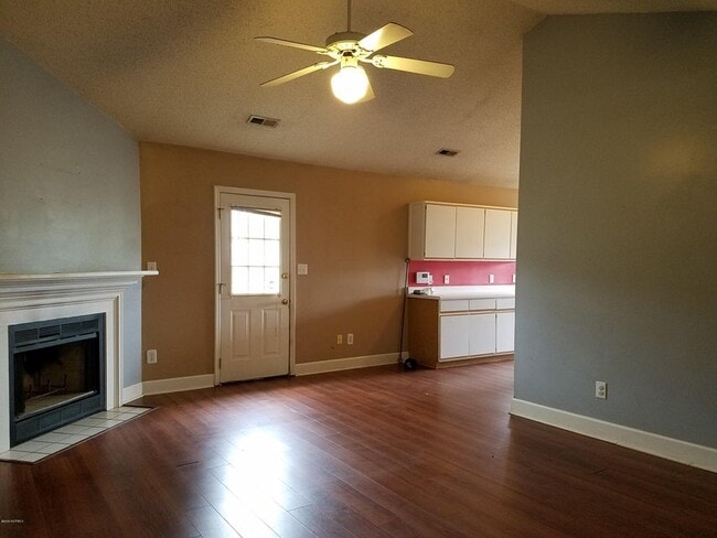 Building Photo - 418 Eucalyptus Ln