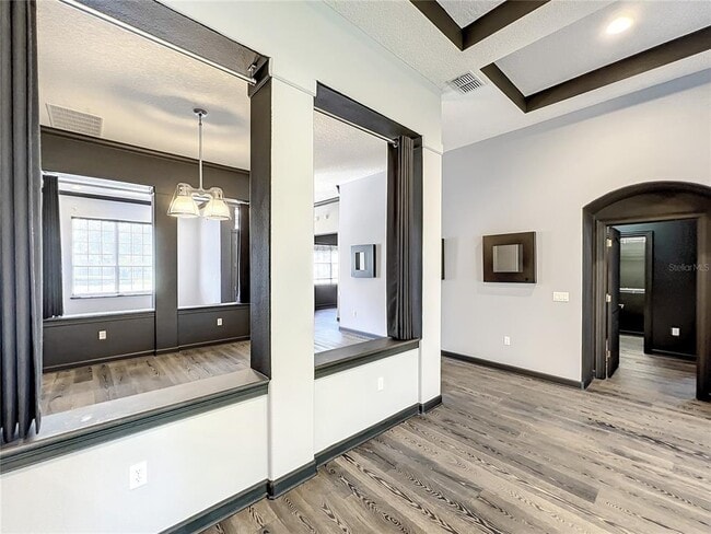 Building Photo - 10041 Oak Quarry Dr