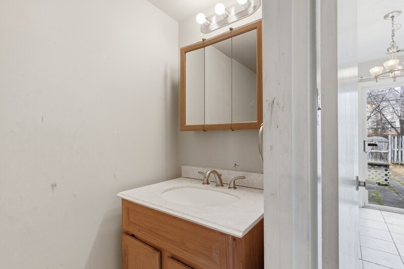 Building Photo - 72 Chelmsford Ct