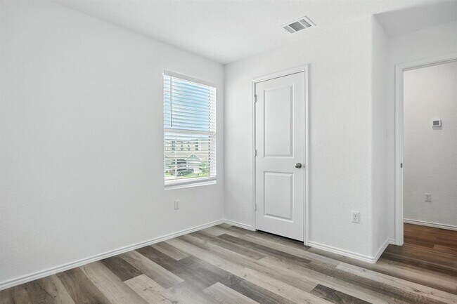 Building Photo - 1113 Cattail Ln