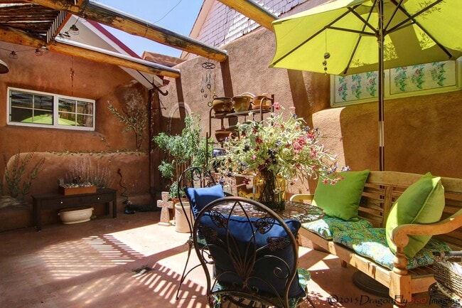 Building Photo - 1854 Griegos Rd NW