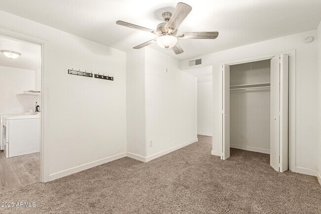 Building Photo - 407 E Eason Ave