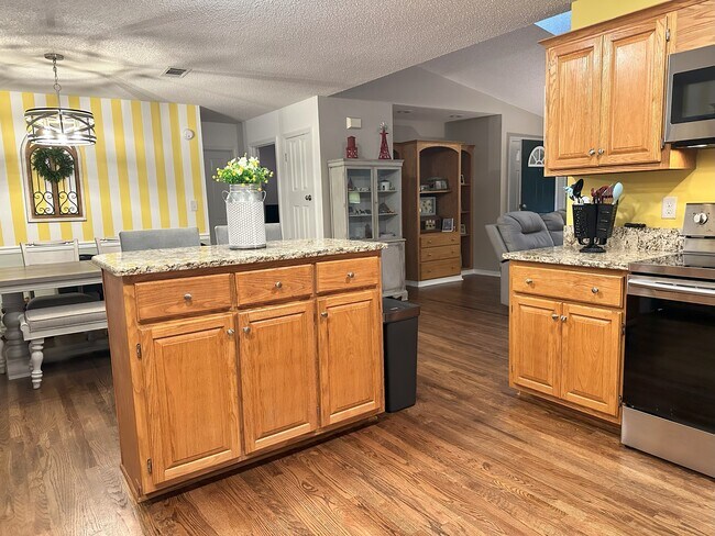 Building Photo - 292 Grandview Ave