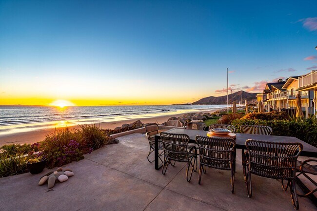 Building Photo - GORGEOUS CUSTOM BEACH HOME - Solimar Beach Colony