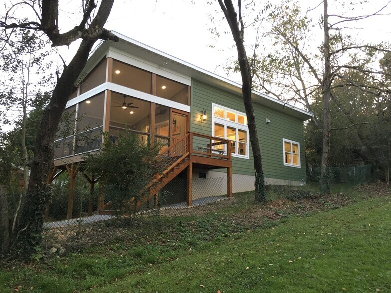 Primary Photo - 110 Swannanoa Ave