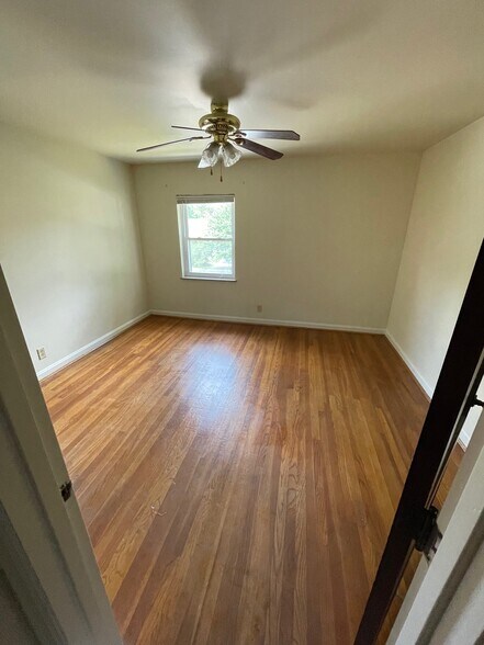 bedroom 1 - 29 Pleasant Ridge Ave