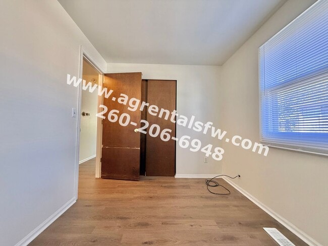 Building Photo - 3 Bedroom House