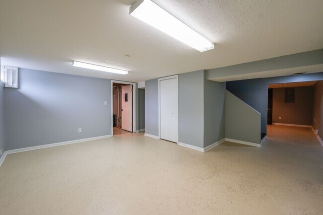 Building Photo - BEAUTIFUL CAPE COD IN BLUEGRASS ESTATES