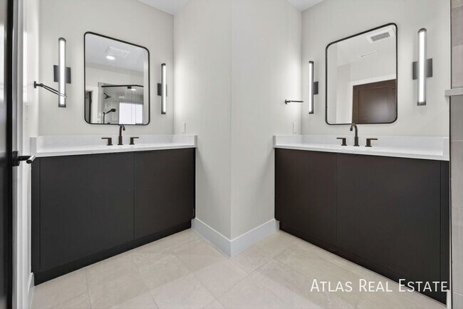 Building Photo - 830 Cherry St