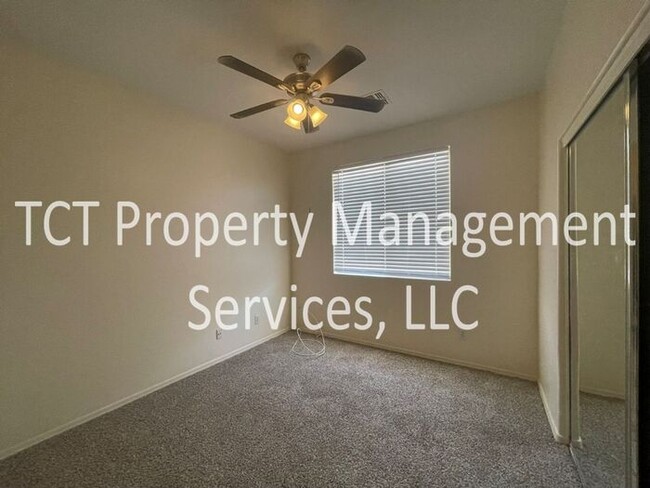 Building Photo - Great 3 Bedroom with Community Pool!