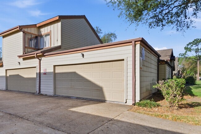 Building Photo - 12503 Newbrook Dr