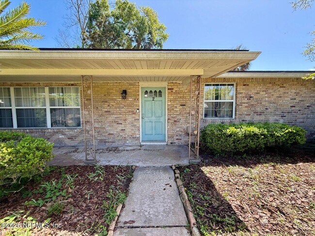 Building Photo - 2 Fairway Rd