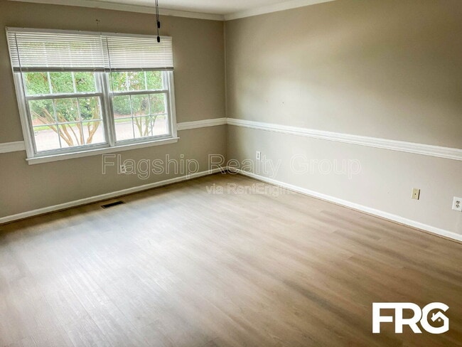 Building Photo - 2700 Thackery Rd