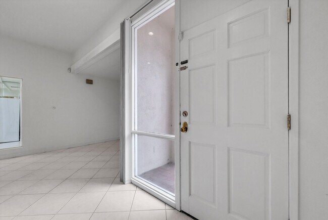 Building Photo - "Rare Single-Story Remodel: Modern 3BR End-Unit in University Park